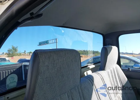 1998 Toyota Tacoma из США, поврежденный, VIN 4TANL42N4WZ126861